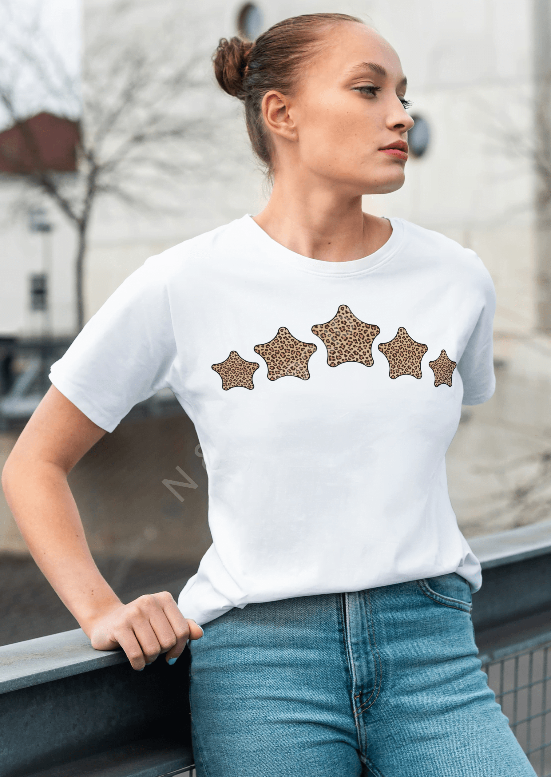 Leopard Print Stars - Round Neck T-Shirt